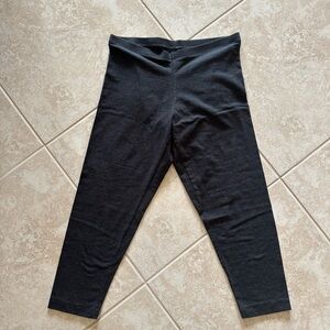 Old Navy Charcoal Gray Capri Leggings